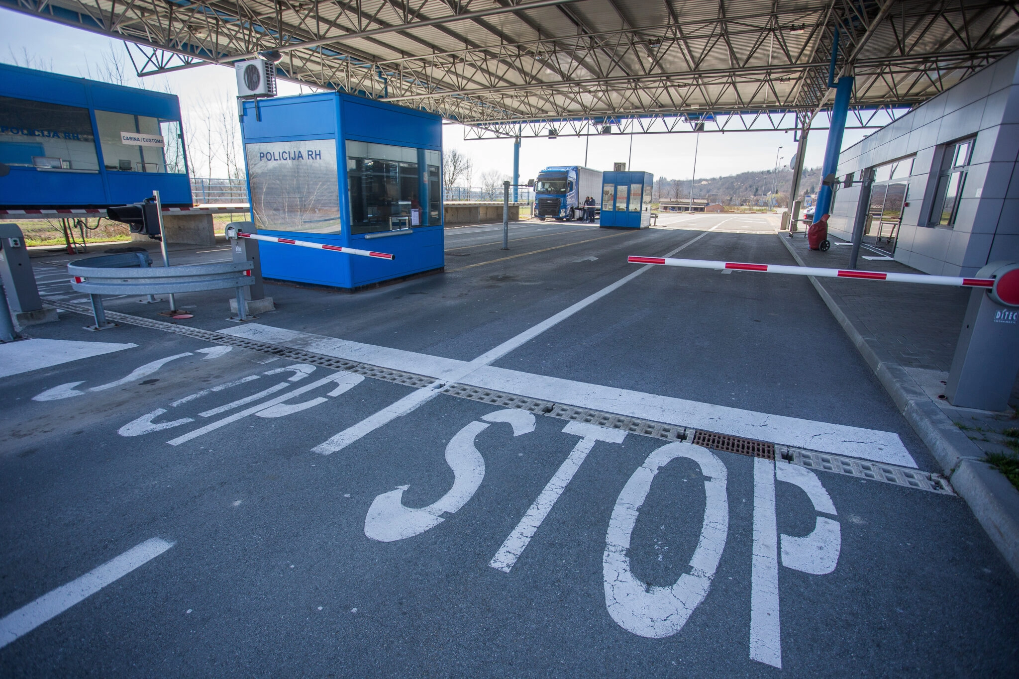 Hrvatska izdala preporuke građanima: Nemojte ići u Srbiju ako nije nužno